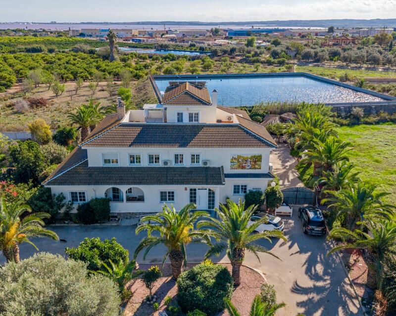 10 Cuarto Casa de Campo en venta