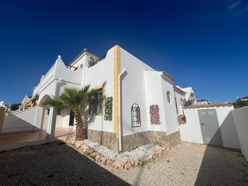 Townhouse for sale in Punta Prima, Alicante