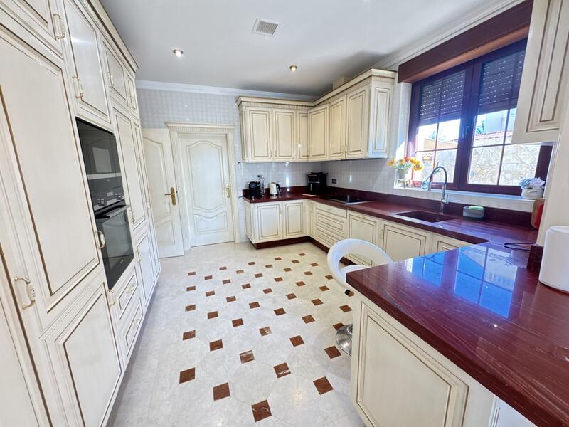 4 Cuarto Villa en venta