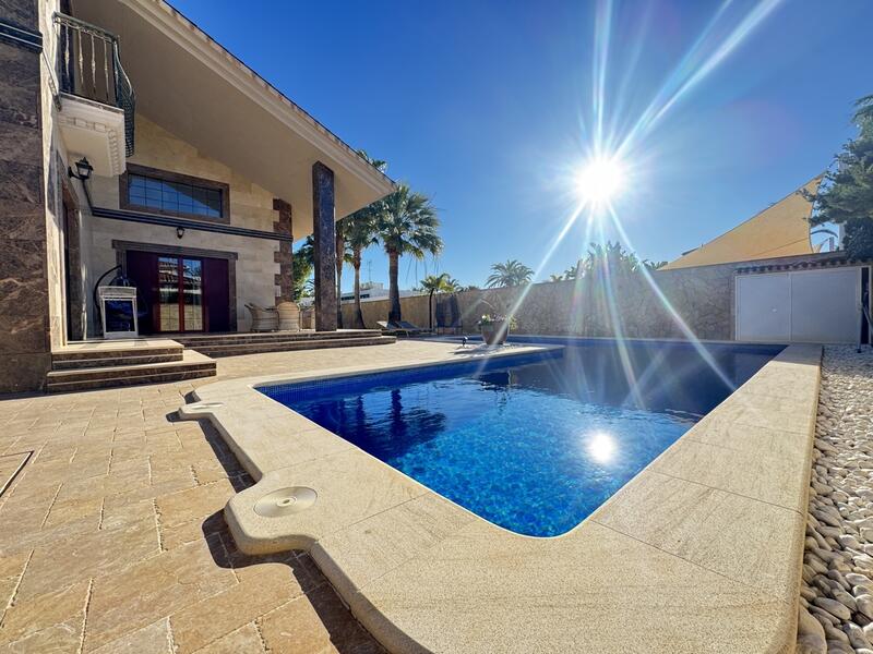 4 Cuarto Villa en venta