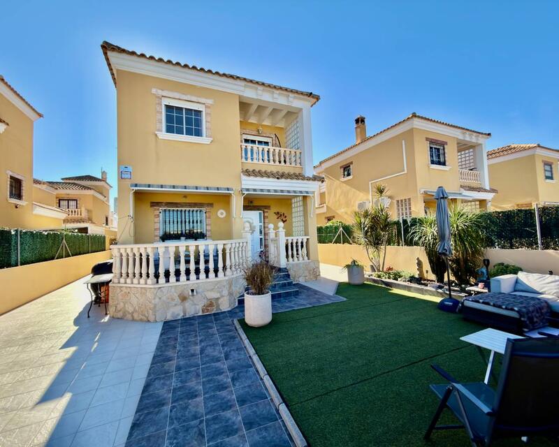 Villa till salu i Guardamar del Segura, Alicante