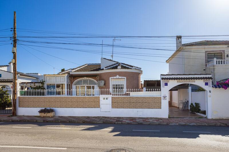 Villa till salu i Torrevieja, Alicante