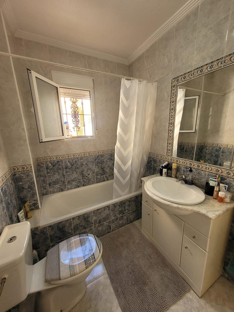 2 slaapkamer Gezinswoning Te koop