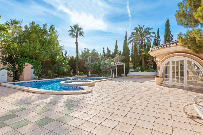 5 bedroom Villa for sale