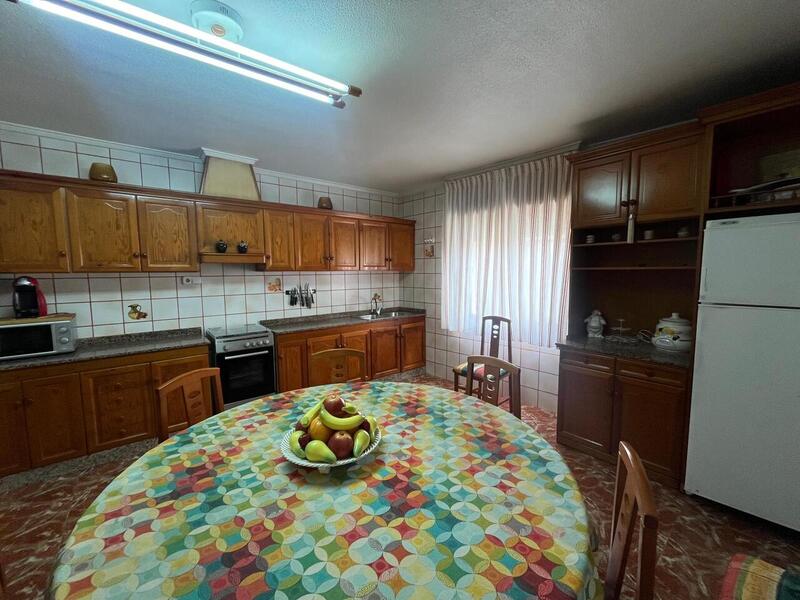 4 slaapkamer Gezinswoning Te koop