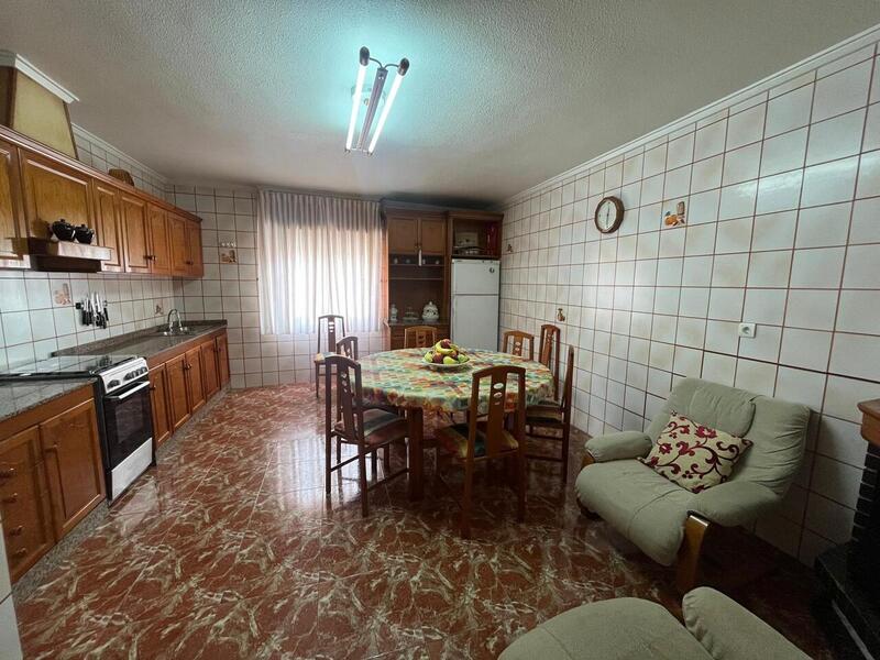 4 slaapkamer Gezinswoning Te koop