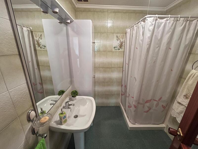 4 slaapkamer Gezinswoning Te koop