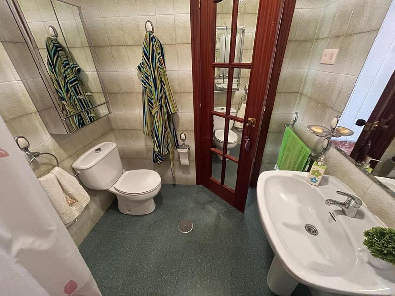 4 slaapkamer Gezinswoning Te koop