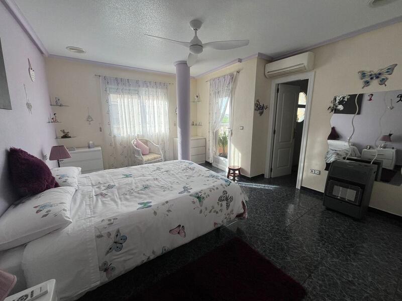 4 bedroom Apartment for sale