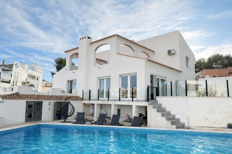Villa en venta en Villamartin, Alicante