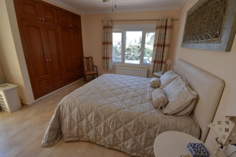 4 Cuarto Villa en venta