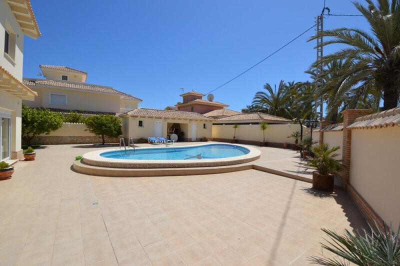 4 Cuarto Villa en venta