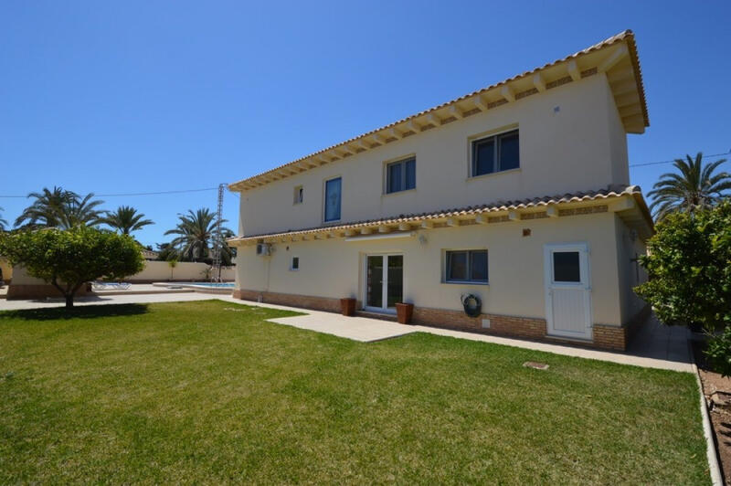 4 Cuarto Villa en venta