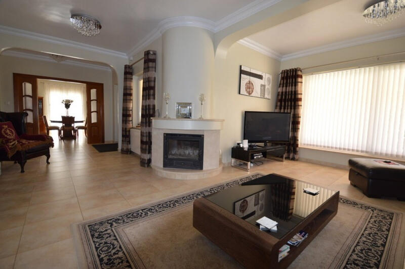 4 Cuarto Villa en venta