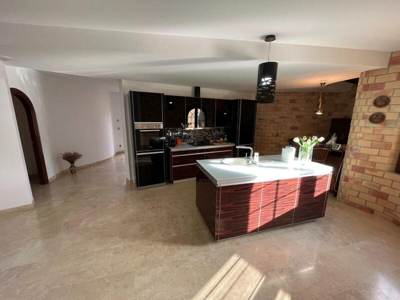 4 Cuarto Villa en venta