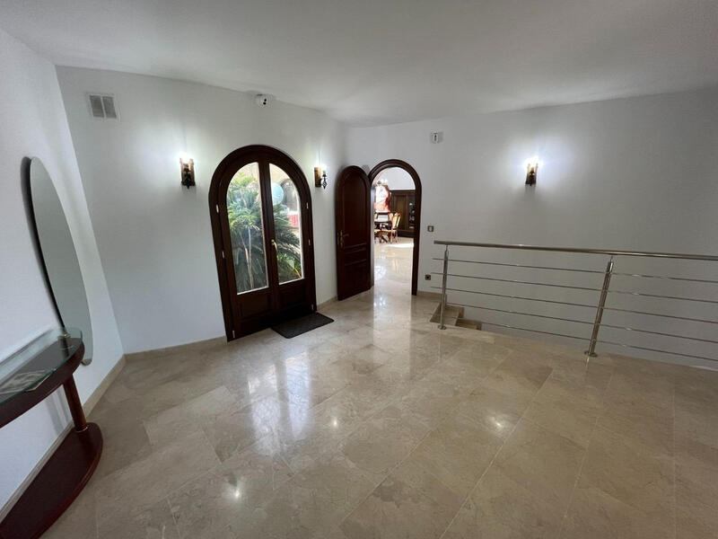 4 Cuarto Villa en venta