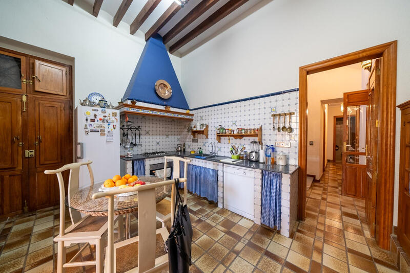13 bedroom Villa for sale