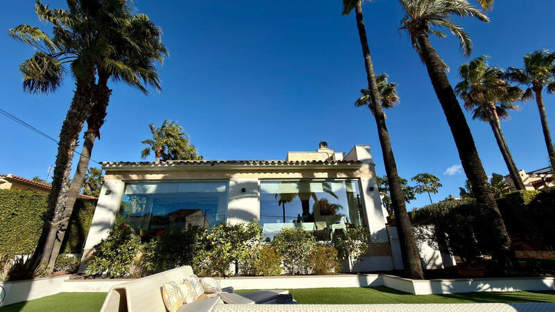 Villa for sale in Benidorm, Alicante