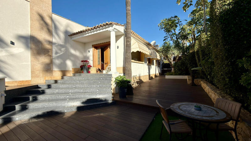 6 Cuarto Villa en venta