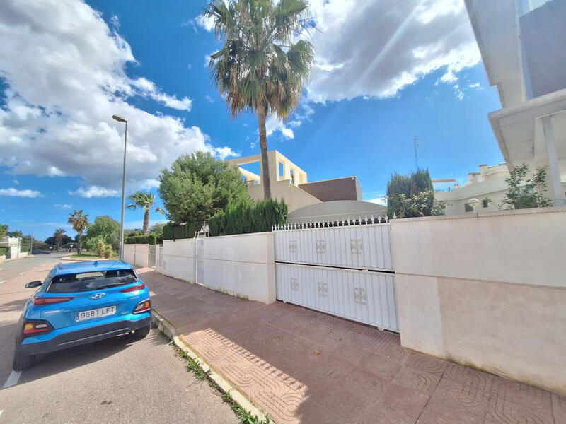 Villa for sale in Ciudad Quesada, Alicante