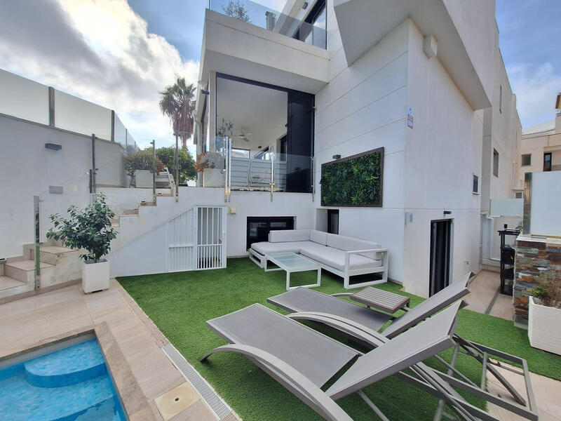 Villa en venta en Villamartin, Alicante