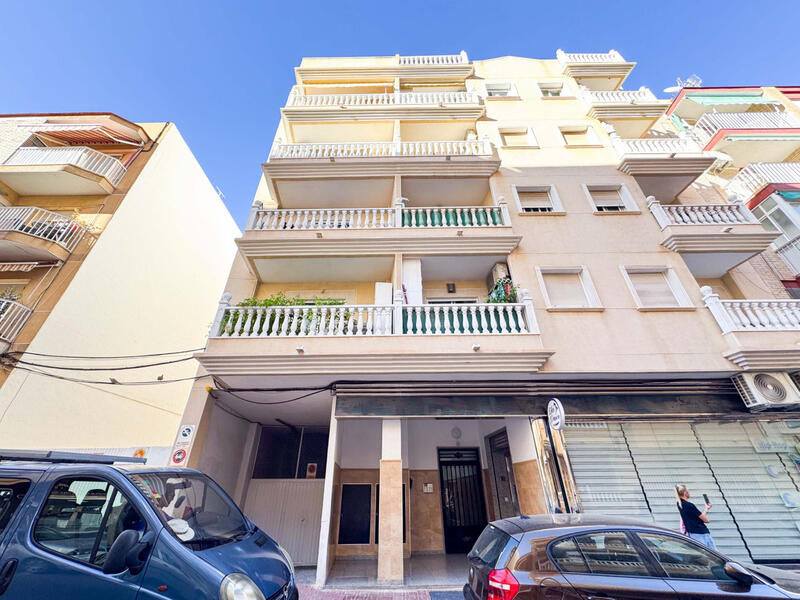 квартира продается в Torrevieja, Alicante