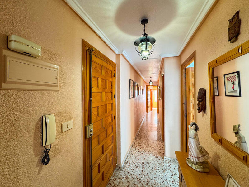 квартира продается в Torrevieja, Alicante
