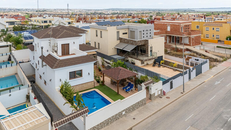 4 Cuarto Villa en venta
