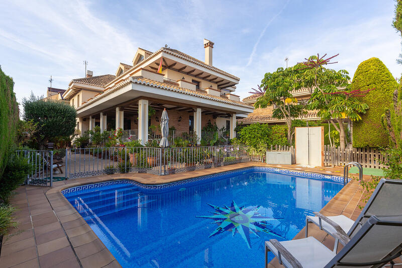 Villa til salgs i Torrevieja, Alicante
