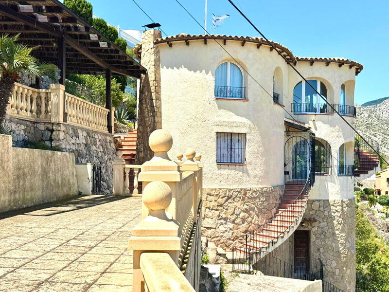 Villa en venta en Calpe, Alicante
