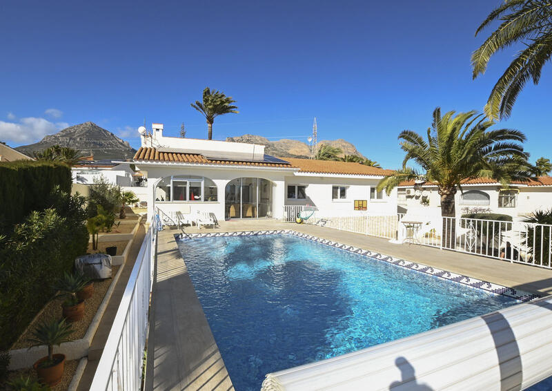 Villa for sale in La Nucia, Alicante