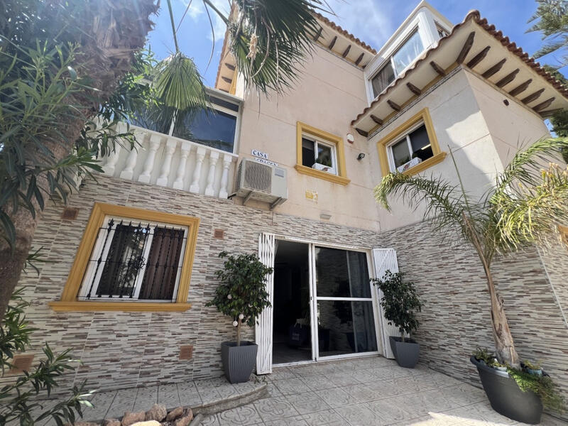 4 Cuarto Villa en venta