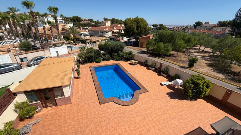 Villa for sale in Torrevieja, Alicante