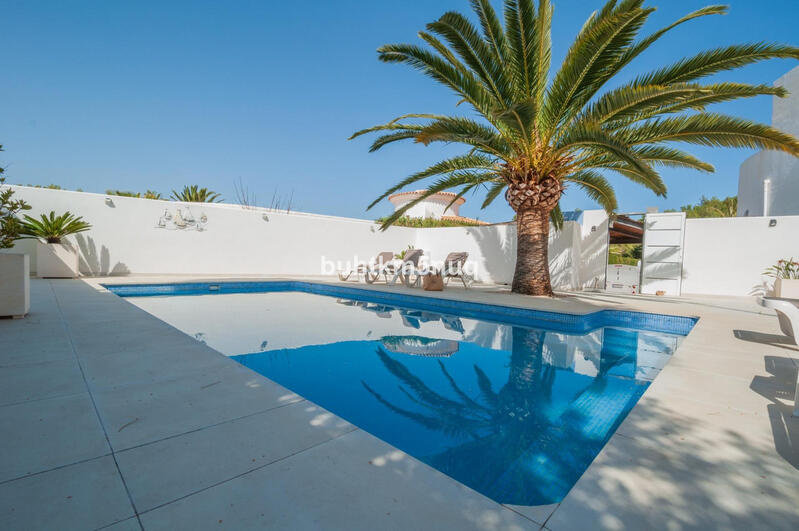6 bedroom Villa for sale