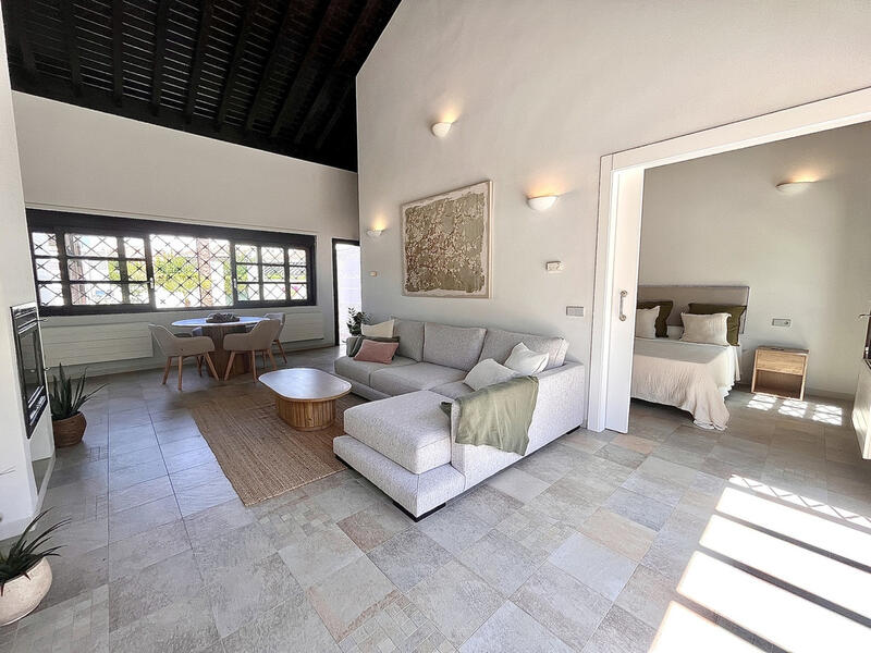 2 bedroom Townhouse for sale
