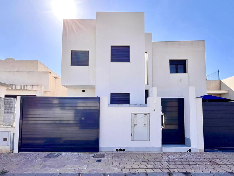 Villa for sale in San Pedro del Pinatar, Murcia