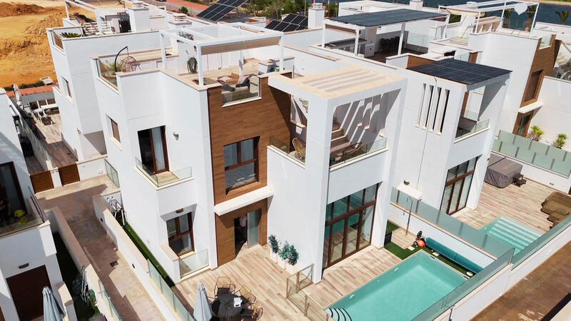 Villa til salgs i Los Balcones, Alicante