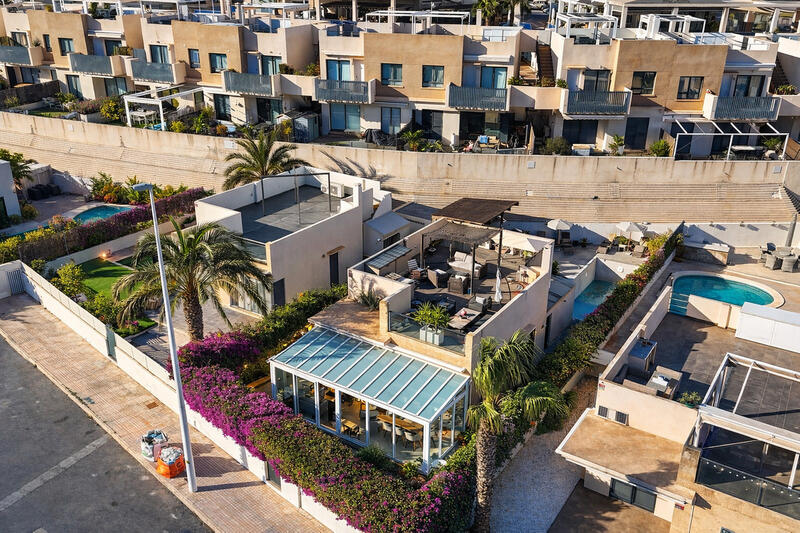 Villa en venta en La Zenia, Alicante
