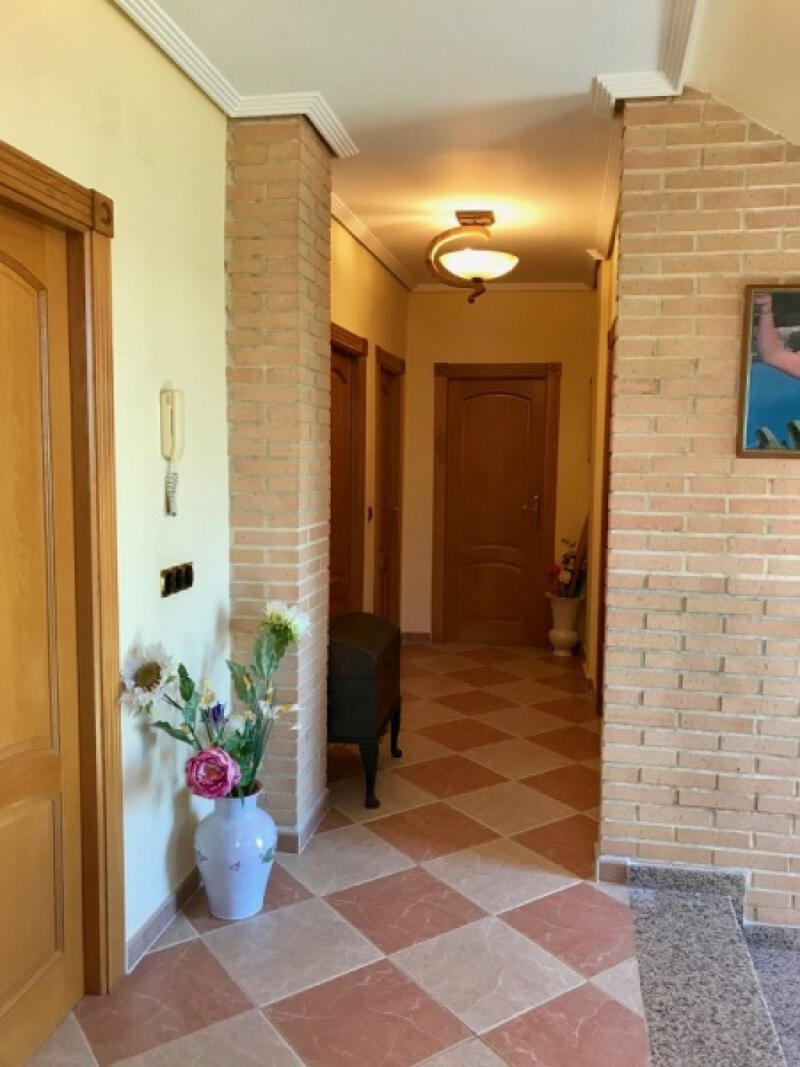 6 bedroom Villa for sale