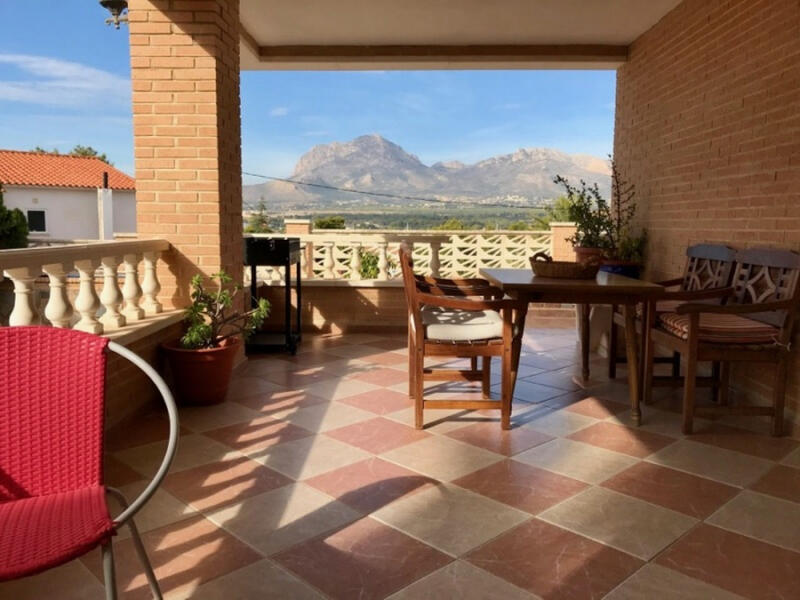 6 bedroom Villa for sale