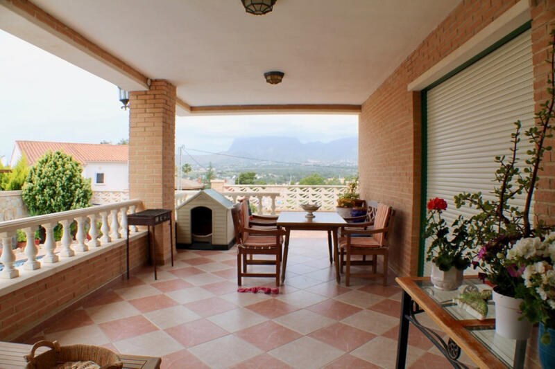 6 bedroom Villa for sale