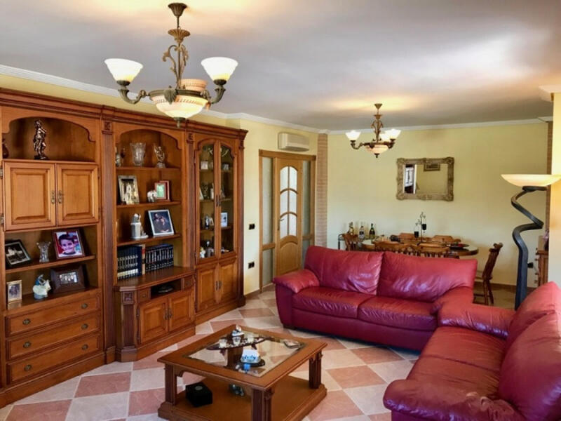 6 bedroom Villa for sale