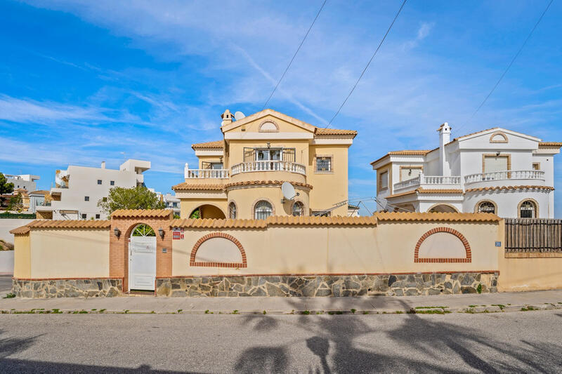 3 Cuarto Villa en venta