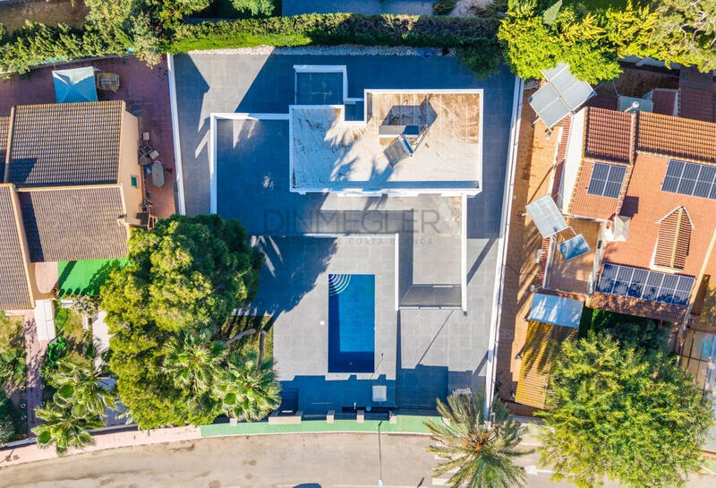 вилла продается в Campoamor, Alicante