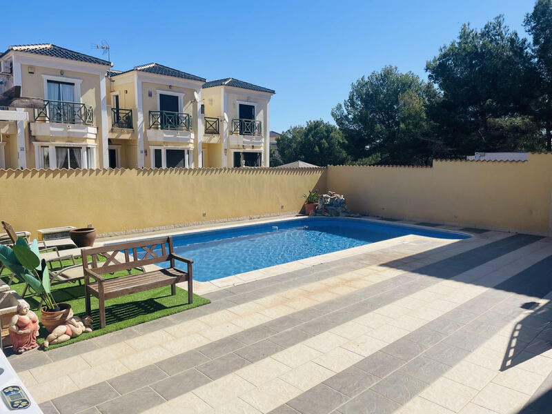 3 Cuarto Villa en venta