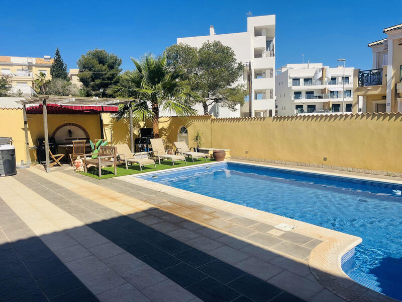 3 Cuarto Villa en venta