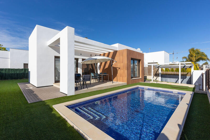Villa til salgs i Vistabella Golf, Alicante