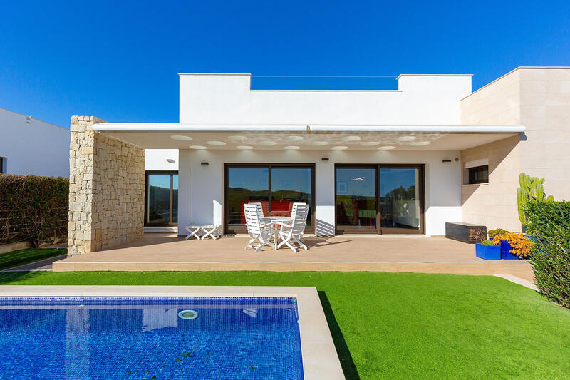 Villa Te koop in Vistabella Golf, Alicante
