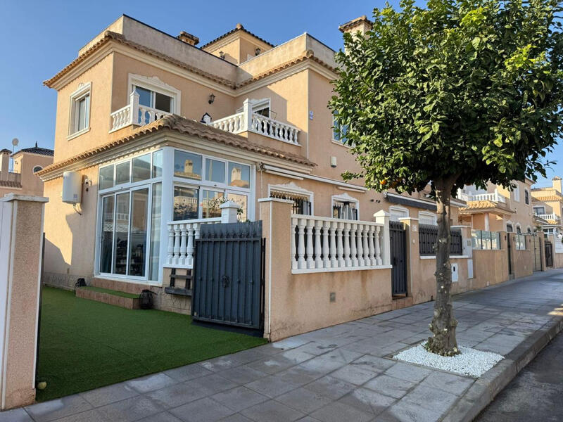 Villa à vendre dans Pilar de la Horadada, Alicante