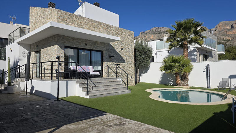 Villa for sale in Polop, Alicante
